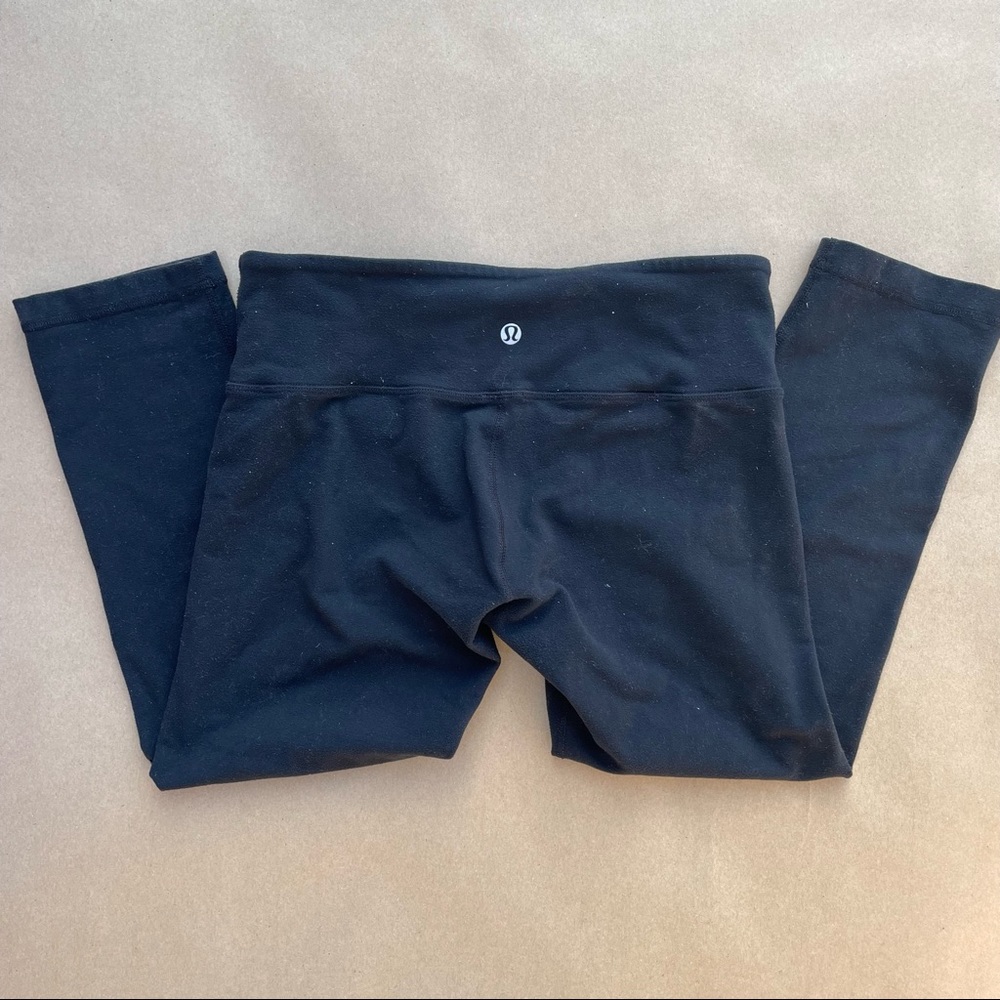 Lululemon Size 6 Crop Leggings Black Wunder Under Low-Rise Black 20" Inseam.